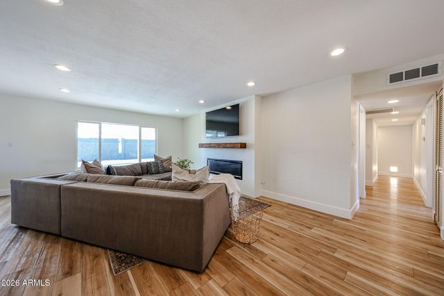 5209 E BECK Lane, Scottsdale, AZ 85254