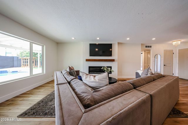 5209 E BECK Lane, Scottsdale, AZ 85254