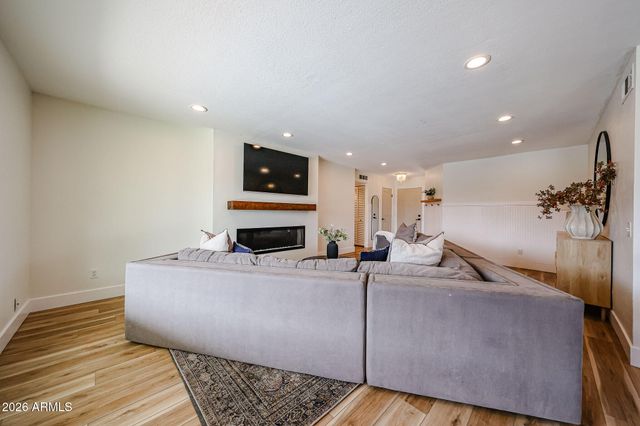 5209 E BECK Lane, Scottsdale, AZ 85254