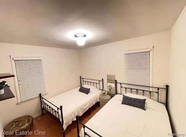 8443 RIVERDALE Street, Dearborn Heights, MI 48127