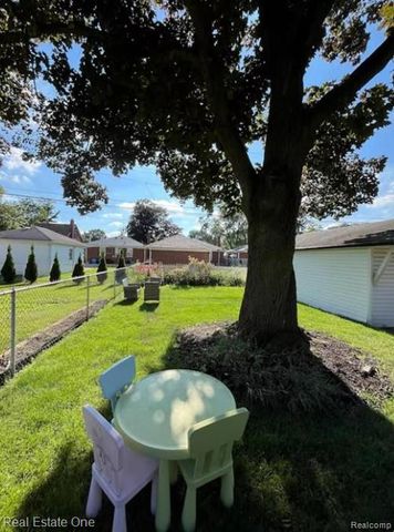 8443 RIVERDALE Street, Dearborn Heights, MI 48127