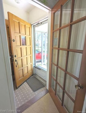8443 RIVERDALE Street, Dearborn Heights, MI 48127