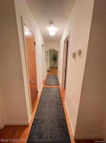 8443 RIVERDALE Street, Dearborn Heights, MI 48127