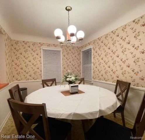 8443 RIVERDALE Street, Dearborn Heights, MI 48127