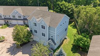 140 Commonwealth Ave 7, North Attleboro, MA 02760