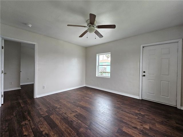 745 S Arch St, Aransas Pass, TX 78336