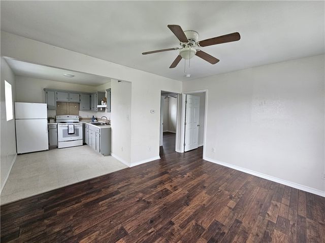 745 S Arch St, Aransas Pass, TX 78336