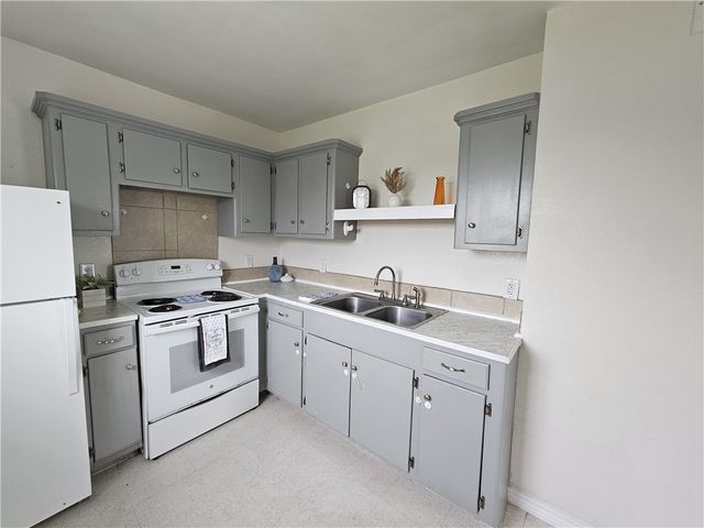 745 S Arch St, Aransas Pass, TX 78336