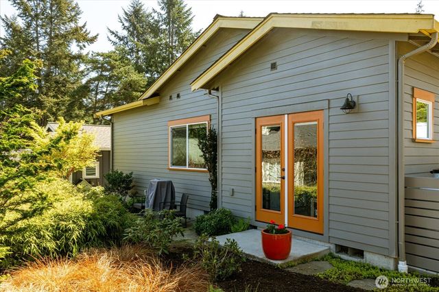 233 Clover Court, Langley, WA 98260