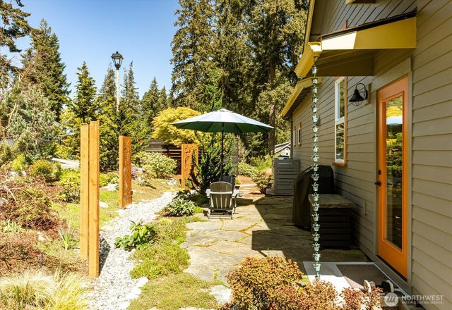 233 Clover Court, Langley, WA 98260