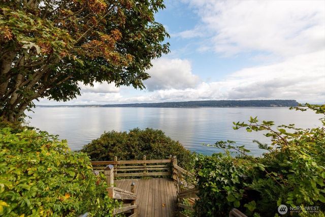233 Clover Court, Langley, WA 98260