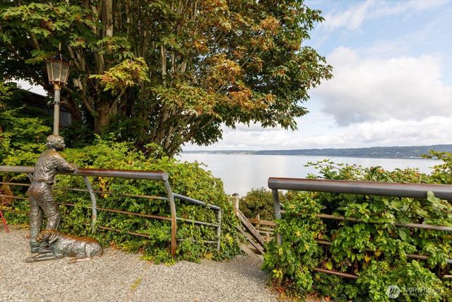 233 Clover Court, Langley, WA 98260