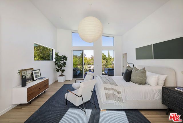 2235 Chislehurst Drive, Los Angeles, CA 90027