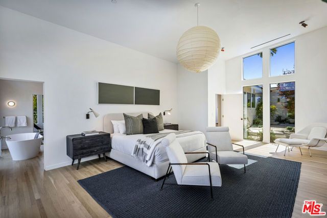 2235 Chislehurst Drive, Los Angeles, CA 90027