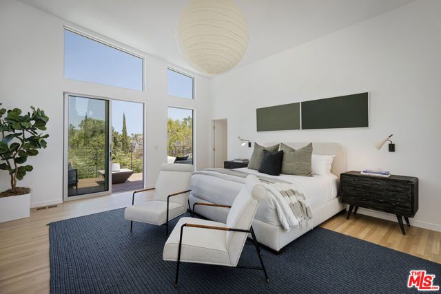 2235 Chislehurst Drive, Los Angeles, CA 90027