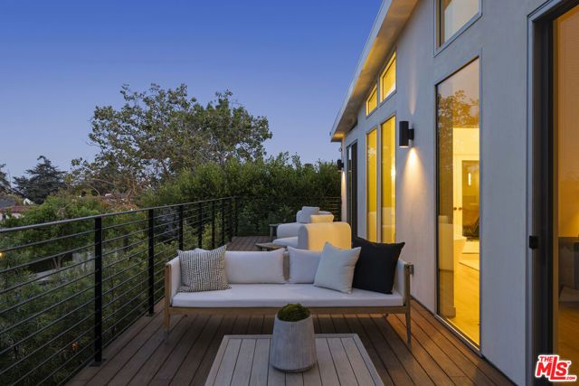 2235 Chislehurst Drive, Los Angeles, CA 90027
