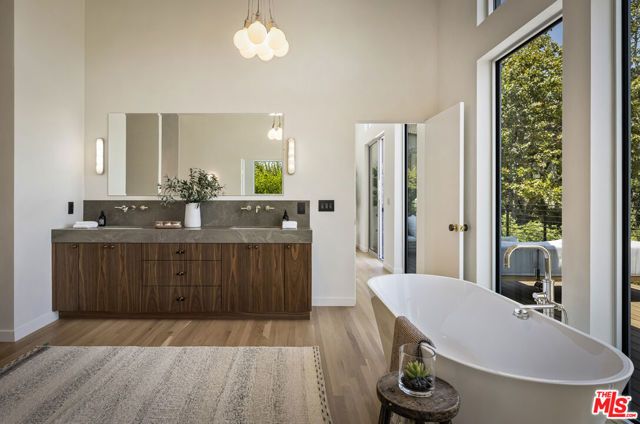 2235 Chislehurst Drive, Los Angeles, CA 90027
