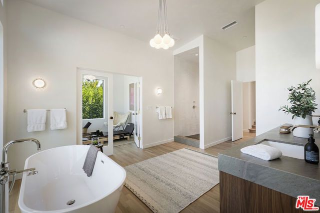 2235 Chislehurst Drive, Los Angeles, CA 90027