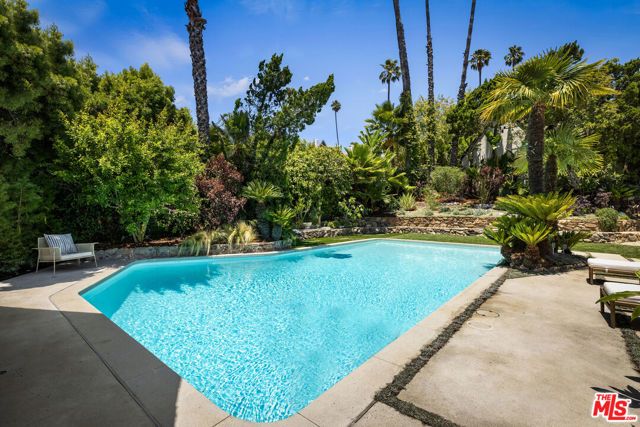 2235 Chislehurst Drive, Los Angeles, CA 90027