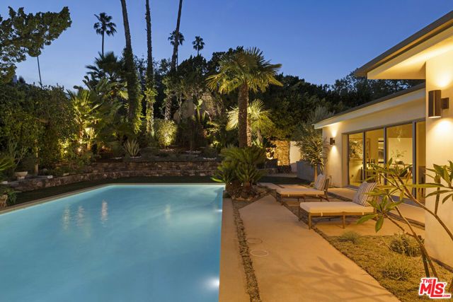 2235 Chislehurst Drive, Los Angeles, CA 90027