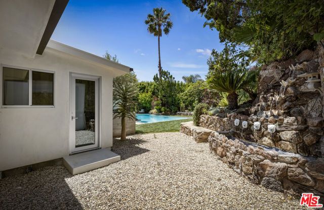 2235 Chislehurst Drive, Los Angeles, CA 90027