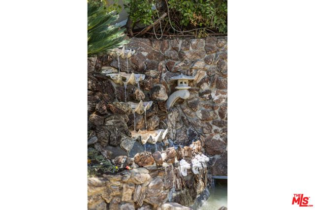 2235 Chislehurst Drive, Los Angeles, CA 90027