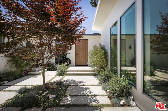 2235 Chislehurst Drive, Los Angeles, CA 90027