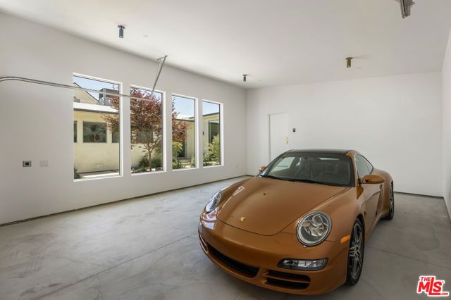 2235 Chislehurst Drive, Los Angeles, CA 90027