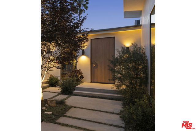 2235 Chislehurst Drive, Los Angeles, CA 90027