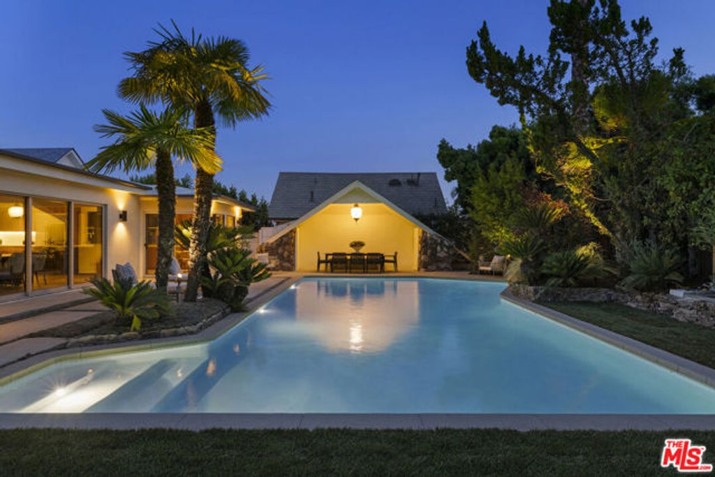 2235 Chislehurst Drive, Los Angeles, CA 90027