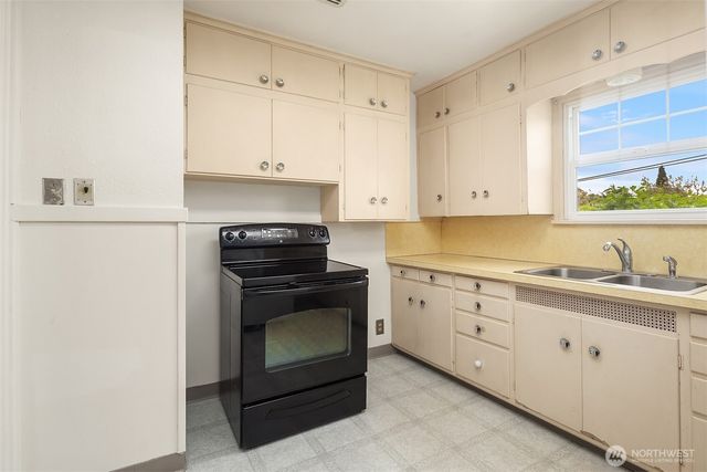 2230 Oakes Avenue, Everett, WA 98201