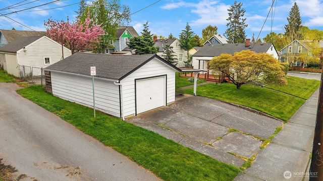 2230 Oakes Avenue, Everett, WA 98201