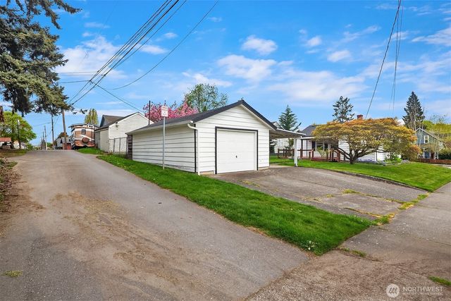 2230 Oakes Avenue, Everett, WA 98201