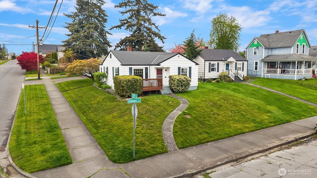 2230 Oakes Avenue, Everett, WA 98201