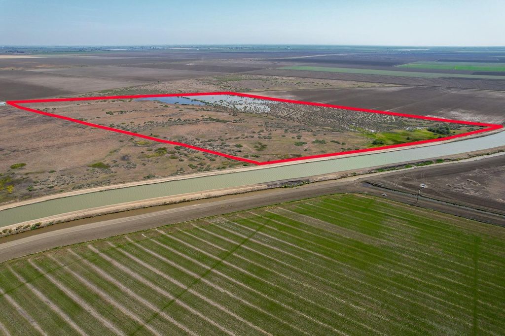 Image 1 of property listing at 1111 Russell Ave, Firebaugh, CA 93622