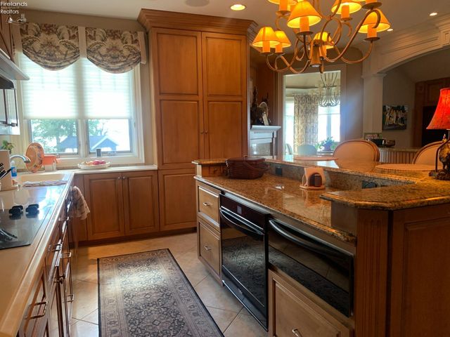 939 Cedar Point Road, Sandusky, OH 44870