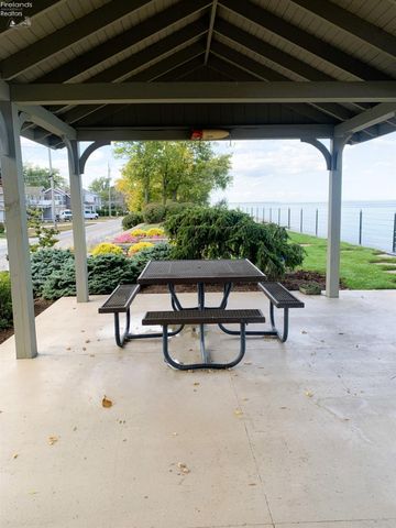 939 Cedar Point Road, Sandusky, OH 44870