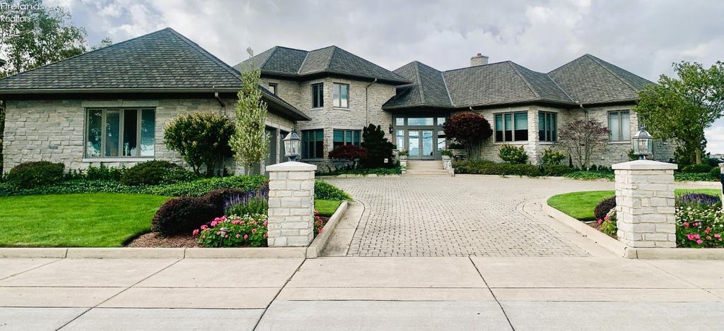 939 Cedar Point Road, Sandusky, OH 44870