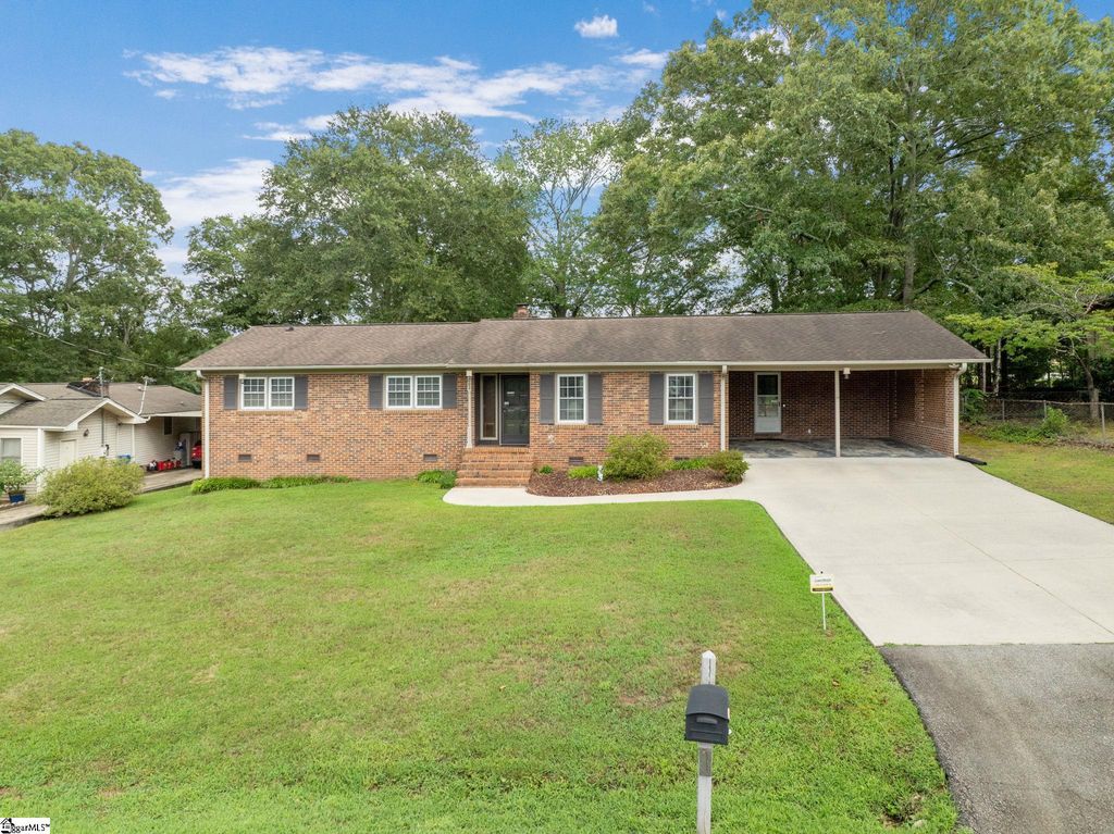 202 Claxton Drive, Greenville, SC 29617