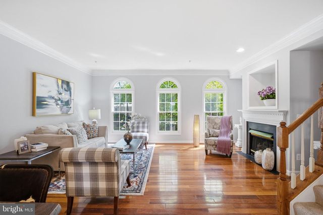 8894 ASHGROVE HOUSE LN, Vienna, VA 22182