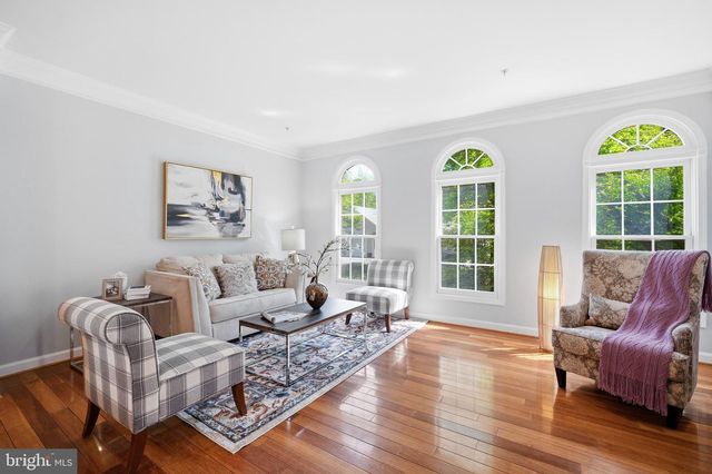 8894 ASHGROVE HOUSE LN, Vienna, VA 22182