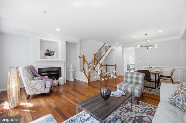 8894 ASHGROVE HOUSE LN, Vienna, VA 22182
