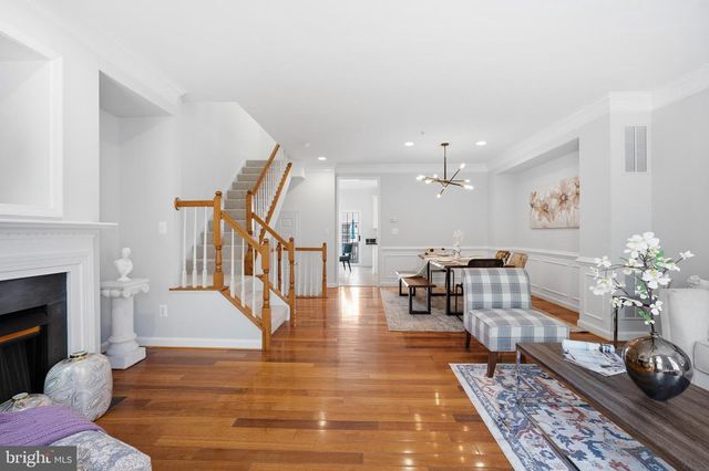8894 ASHGROVE HOUSE LN, Vienna, VA 22182