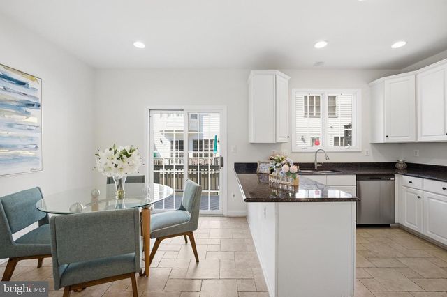 8894 ASHGROVE HOUSE LN, Vienna, VA 22182