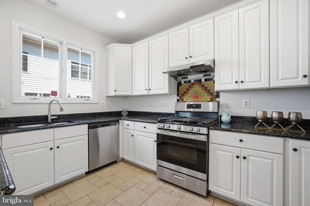 8894 ASHGROVE HOUSE LN, Vienna, VA 22182
