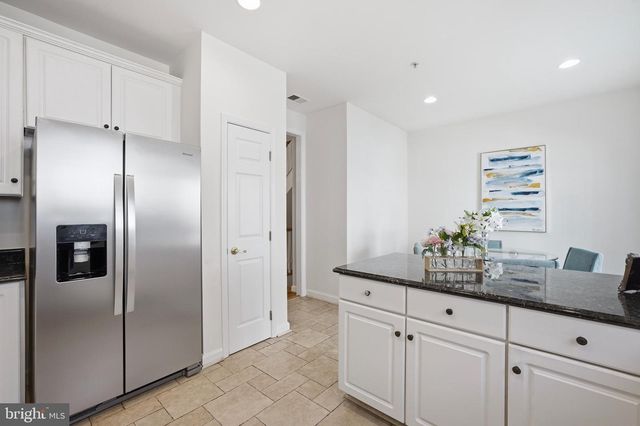 8894 ASHGROVE HOUSE LN, Vienna, VA 22182