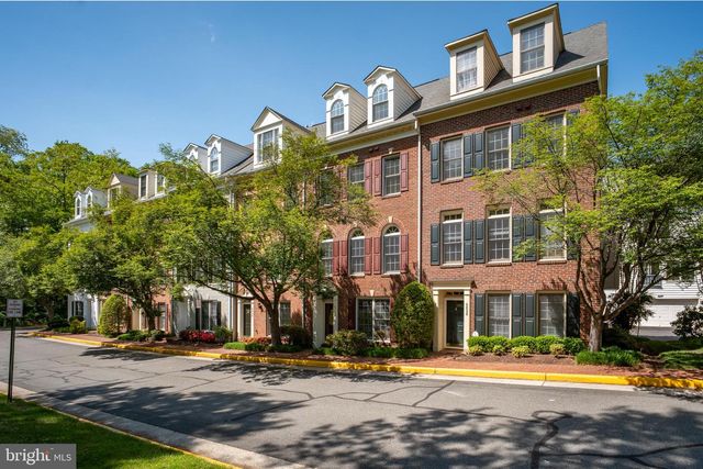 8894 ASHGROVE HOUSE LN, Vienna, VA 22182