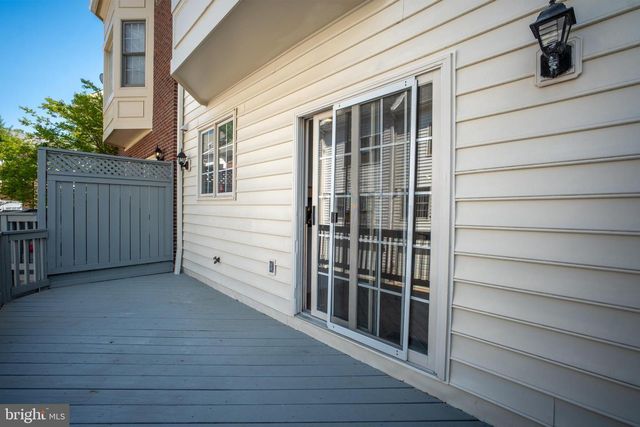 8894 ASHGROVE HOUSE LN, Vienna, VA 22182