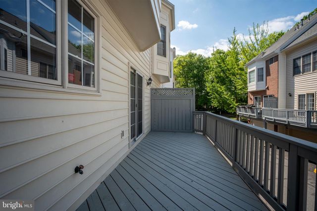 8894 ASHGROVE HOUSE LN, Vienna, VA 22182