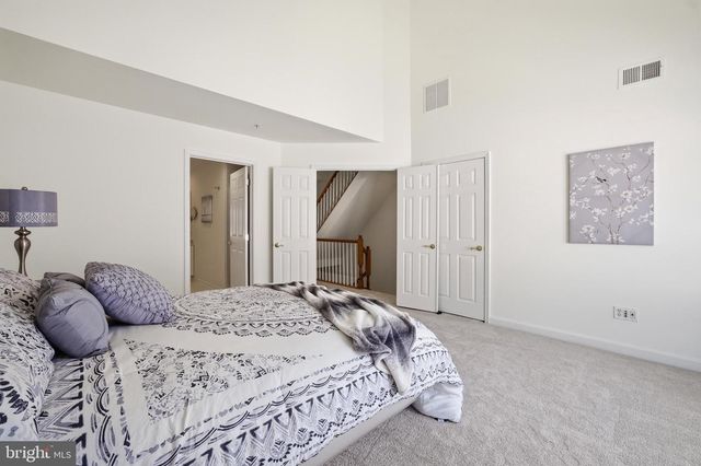 8894 ASHGROVE HOUSE LN, Vienna, VA 22182